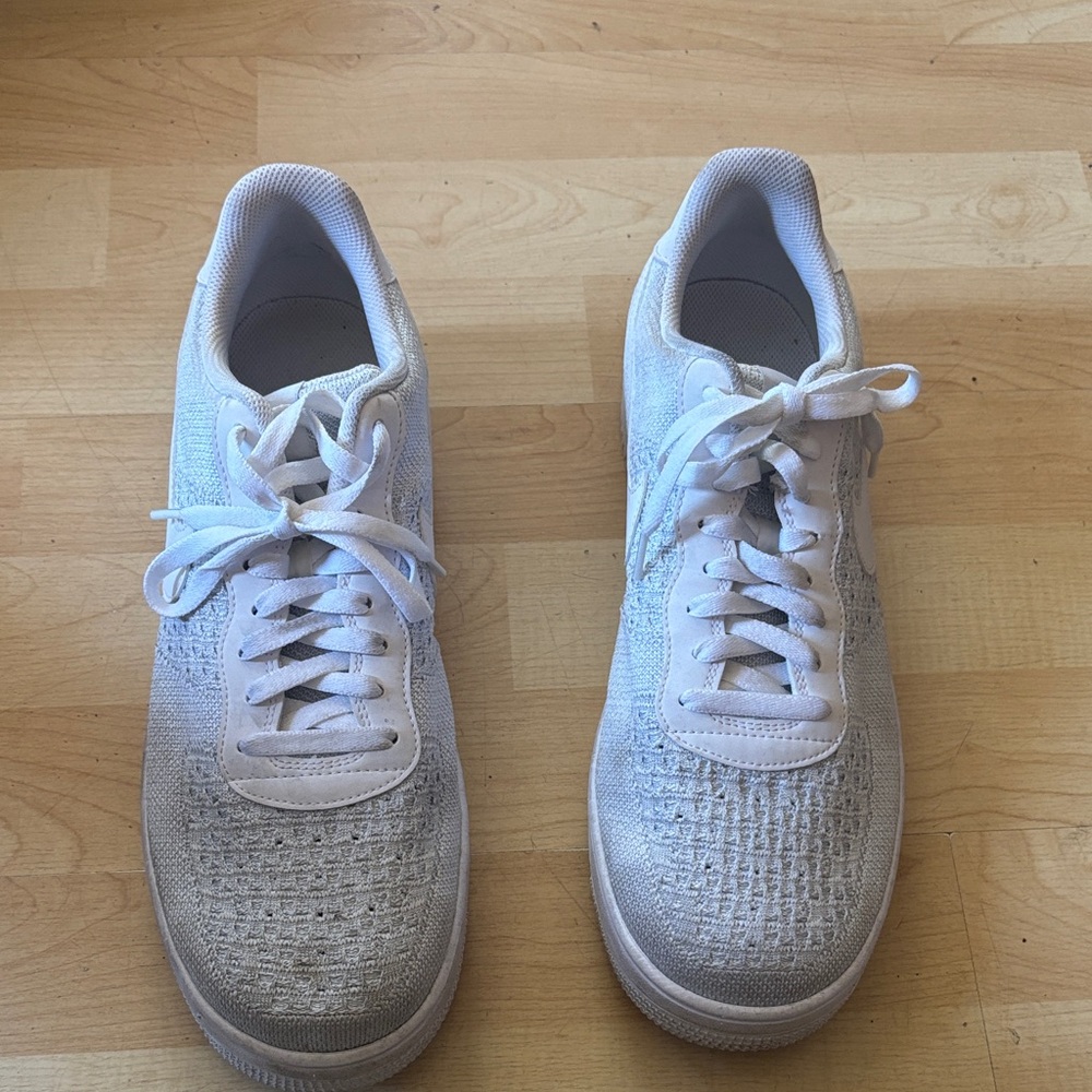 Nike White Men's Knit Low-Top Sneakers
